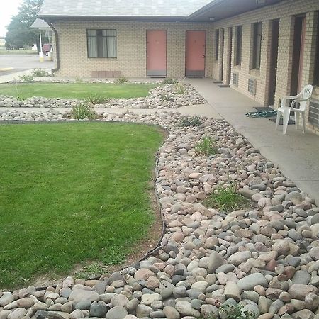 Country Manor Motel Watkins Екстериор снимка