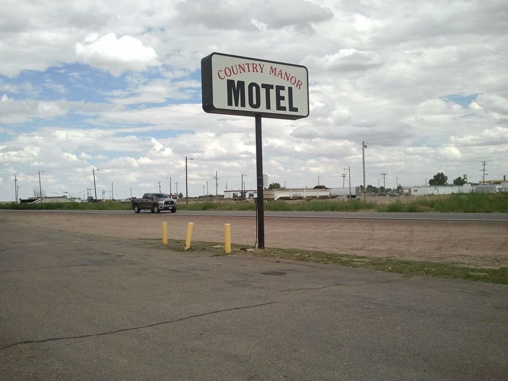 Country Manor Motel Watkins Екстериор снимка