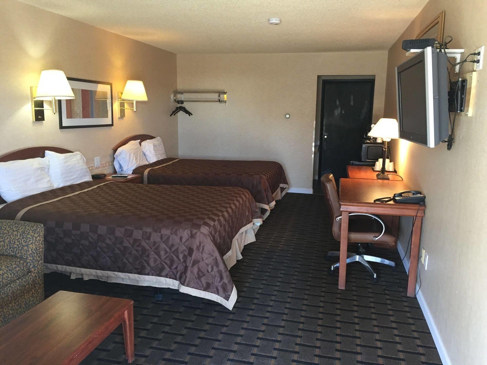 Country Manor Motel Watkins Екстериор снимка
