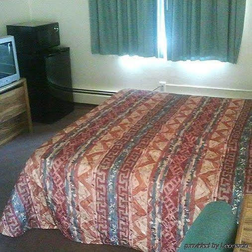 Country Manor Motel Watkins Екстериор снимка