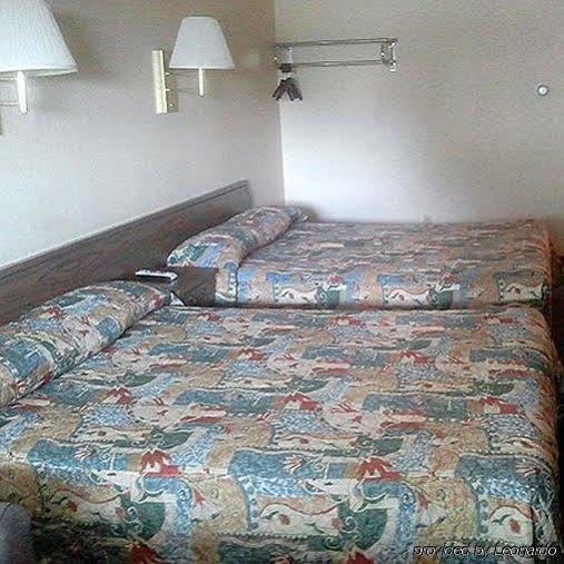 Country Manor Motel Watkins Екстериор снимка